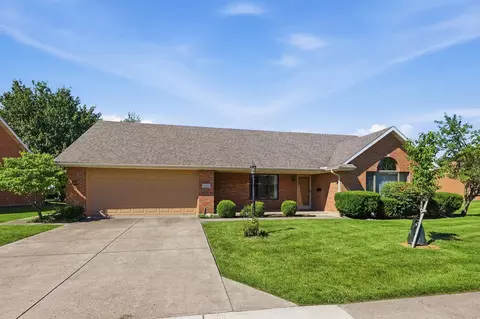 1703 Fox Ridge Dr, Springfield, OH 45503 photo 2