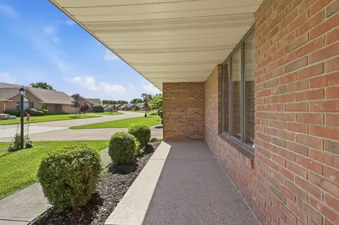 1703 Fox Ridge Dr, Springfield, OH 45503 photo 3