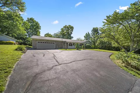 800 White Oak Dr, Springfield, OH 45504 photo 3