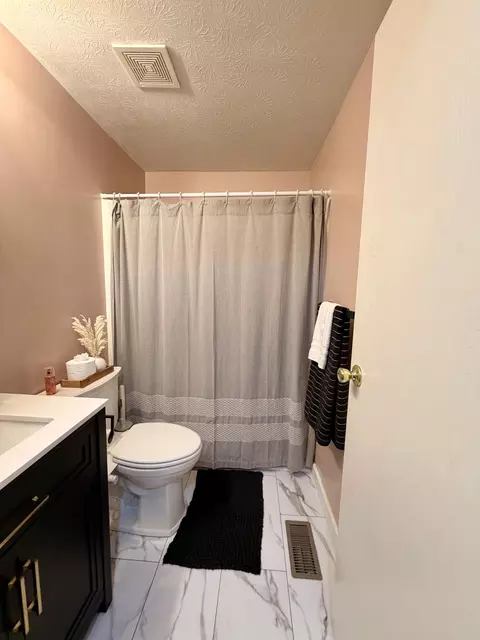 Bath - 226 Gemini St, Sidney, OH 45365 photo 2 of 4