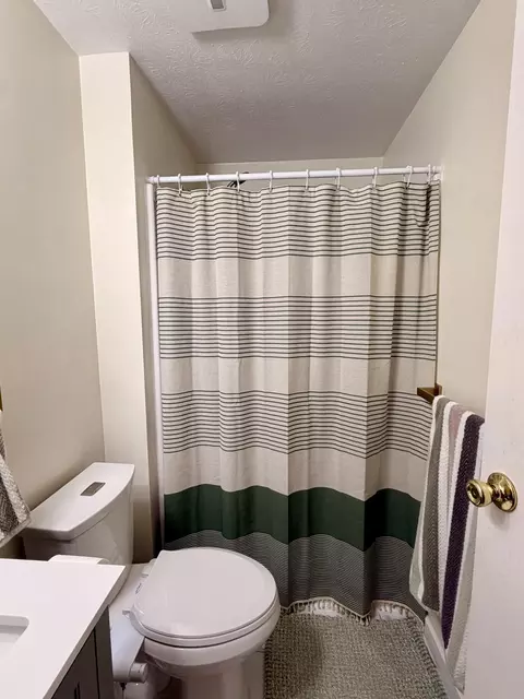 Bath - 226 Gemini St, Sidney, OH 45365 photo 3 of 4