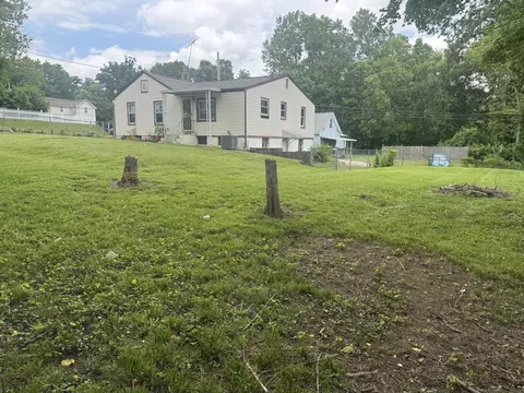Exterior - 1355 Emery Ave, Springfield, OH 45504 photo 6 of 8