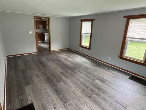 Living - 1355 Emery Ave, Springfield, OH 45504 photo 2 of 3