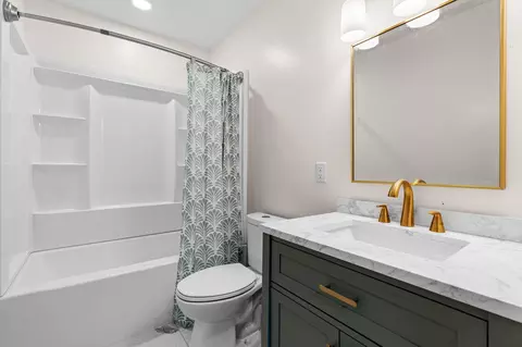 Bath - 3600 Folk Ream Rd, Springfield, OH 45502 photo 2 of 3