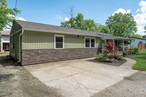 242 N Bickett Rd, Xenia, OH 45385