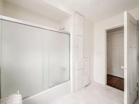 Bath - 226 E Cassilly St, Springfield, OH 45503 photo 2 of 3