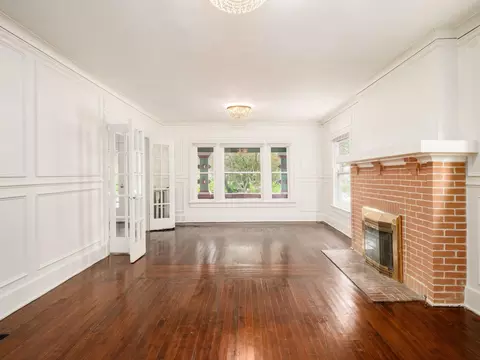 Living - 226 E Cassilly St, Springfield, OH 45503 photo 6 of 9