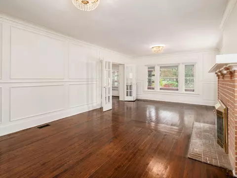 Living - 226 E Cassilly St, Springfield, OH 45503 photo 5 of 9
