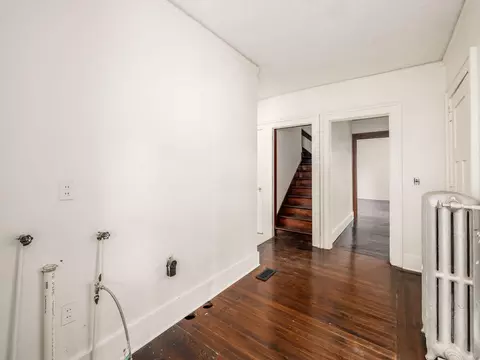Entry Way - 226 E Cassilly St, Springfield, OH 45503 photo 4 of 8