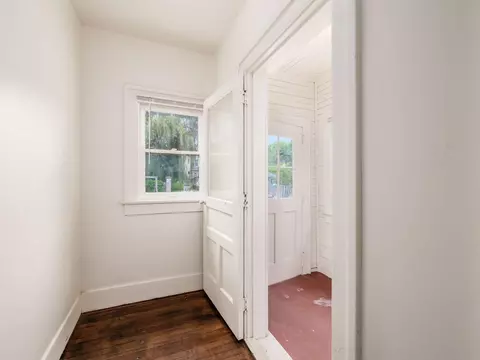 Entry Way - 226 E Cassilly St, Springfield, OH 45503 photo 5 of 8