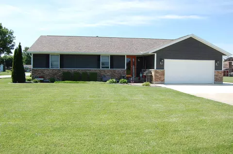 910 Baker Rd, Versailles, OH 45380