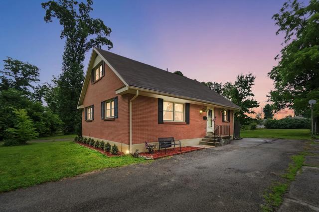 364 Park End Dr, Dayton, OH 45415
