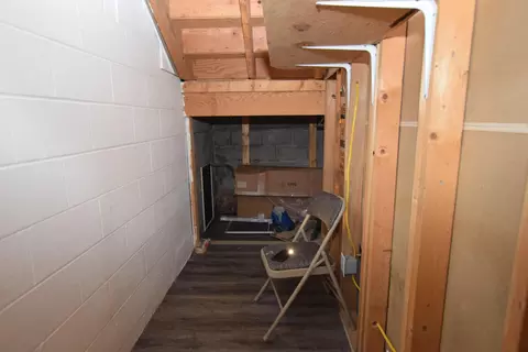 Entry Way - 201 E Miami St, De Graff, OH 43318 photo 5 of 6