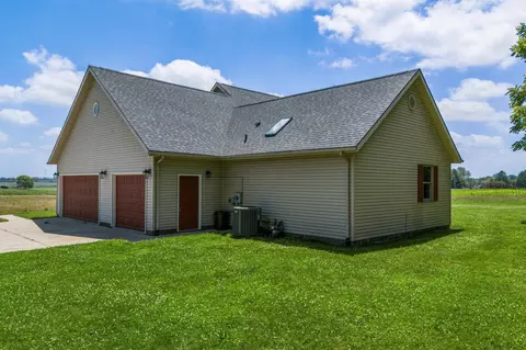Exterior - 3000 Clayton Ave, Springfield, OH 45502 photo 7 of 8