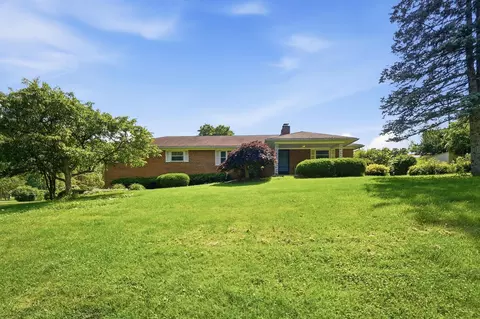 1858 Devon Dr, Springfield, OH 45503 photo 3