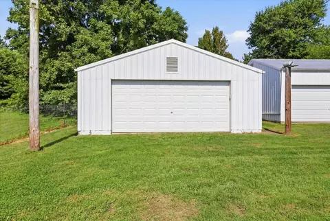 Exterior - 2955 Mechanicsburg Rd, Springfield, OH 45503 photo 11 of 17