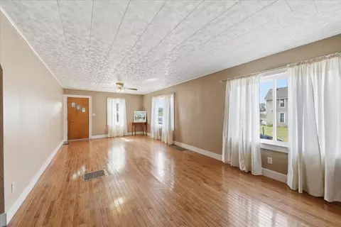 Living - 2955 Mechanicsburg Rd, Springfield, OH 45503 photo 1 of 2