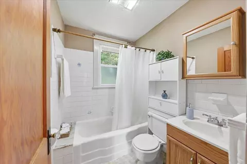 Bath - 2955 Mechanicsburg Rd, Springfield, OH 45503 photo 1 of 2
