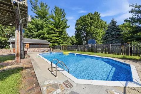 Exterior - 2955 Mechanicsburg Rd, Springfield, OH 45503 photo 7 of 17