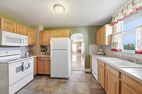 Kitchen - 2955 Mechanicsburg Rd, Springfield, OH 45503 photo 1 of 3