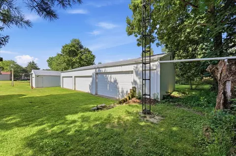 Exterior - 2955 Mechanicsburg Rd, Springfield, OH 45503 photo 12 of 17