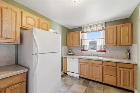 Kitchen - 2955 Mechanicsburg Rd, Springfield, OH 45503 photo 2 of 3