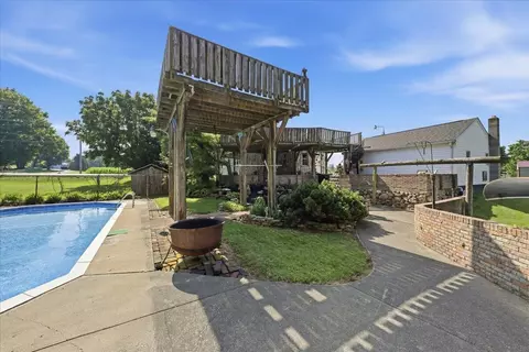 Exterior - 2955 Mechanicsburg Rd, Springfield, OH 45503 photo 16 of 17