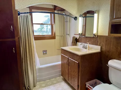 Bath - 9910 Eichar Rd, Celina, OH 45822 photo 1 of 1