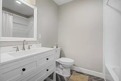 Bath - 601 N Light St, Springfield, OH 45504 photo 1 of 6