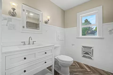Bath - 601 N Light St, Springfield, OH 45504 photo 4 of 6