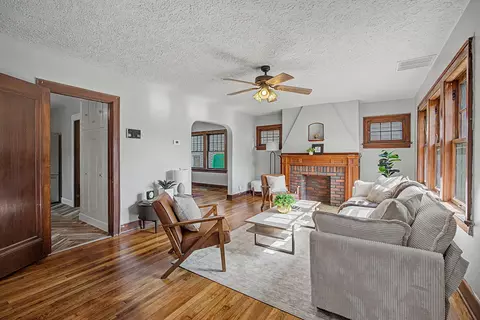 Living - 601 N Light St, Springfield, OH 45504 photo 3 of 6