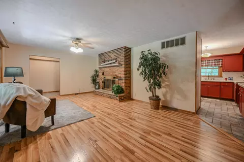 Living - 224 Meadow Ln, Springfield, OH 45505 photo 1 of 2