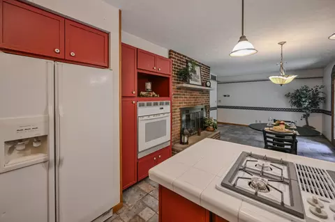 Kitchen - 224 Meadow Ln, Springfield, OH 45505 photo 2 of 6
