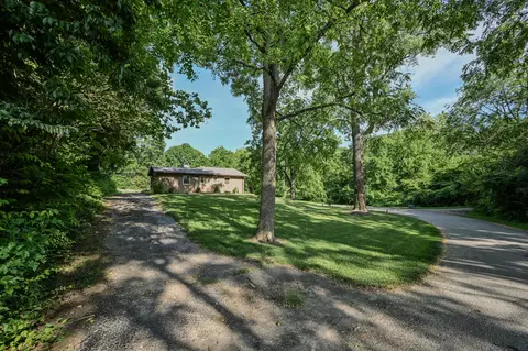 Exterior - 224 Meadow Ln, Springfield, OH 45505 photo 7 of 10
