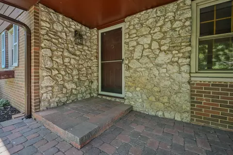 Exterior - 224 Meadow Ln, Springfield, OH 45505 photo 3 of 10