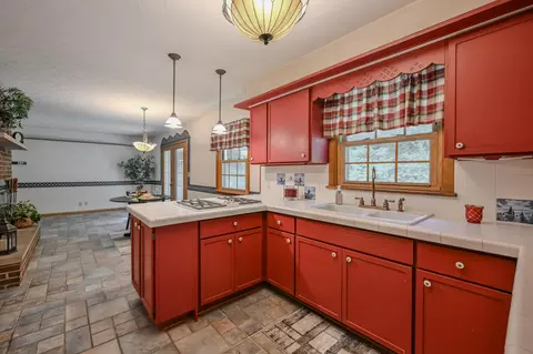 Kitchen - 224 Meadow Ln, Springfield, OH 45505 photo 3 of 6