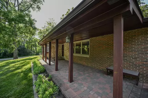 Exterior - 224 Meadow Ln, Springfield, OH 45505 photo 8 of 10