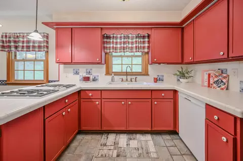 Kitchen - 224 Meadow Ln, Springfield, OH 45505 photo 6 of 6