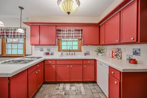 Kitchen - 224 Meadow Ln, Springfield, OH 45505 photo 1 of 6