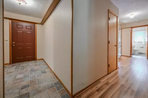 Entry Way - 224 Meadow Ln, Springfield, OH 45505 photo 1 of 3