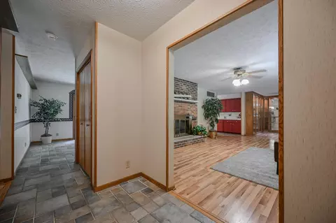 Entry Way - 224 Meadow Ln, Springfield, OH 45505 photo 3 of 3