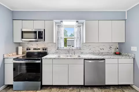 Kitchen - 2941 Sun Valley Dr, Springfield, OH 45505 photo 5 of 5