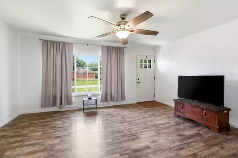 Living - 2941 Sun Valley Dr, Springfield, OH 45505 photo 1 of 3