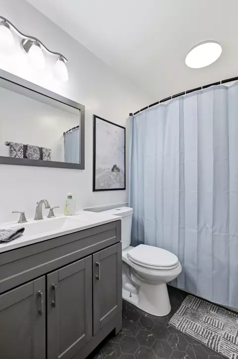 Bath - 2941 Sun Valley Dr, Springfield, OH 45505 photo 2 of 2