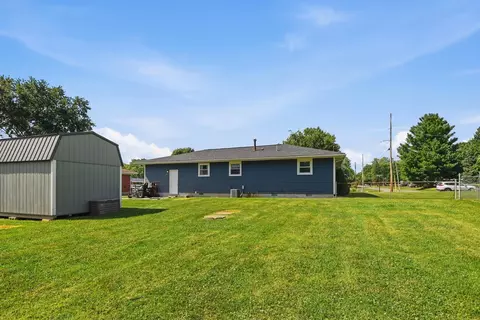 Exterior - 2941 Sun Valley Dr, Springfield, OH 45505 photo 3 of 6