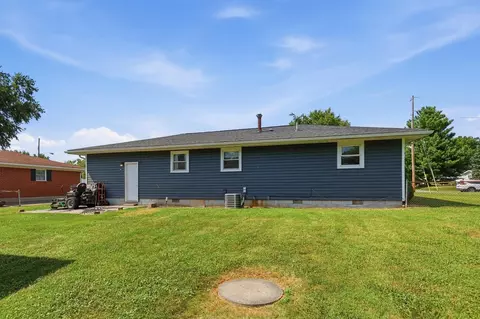 Exterior - 2941 Sun Valley Dr, Springfield, OH 45505 photo 2 of 6
