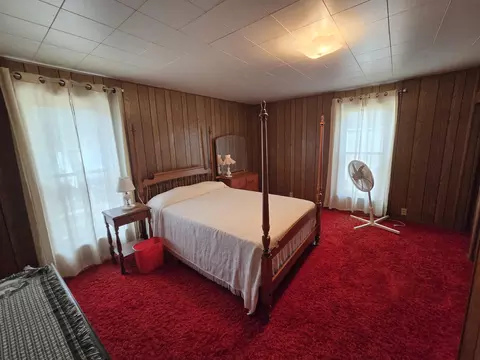 Bedroom - 1909 W Washington St, Springfield, OH 45506 photo 2 of 2