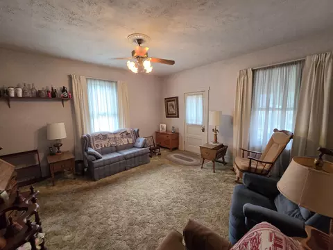 Living - 1909 W Washington St, Springfield, OH 45506 photo 2 of 3