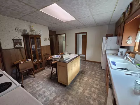 Kitchen - 1909 W Washington St, Springfield, OH 45506 photo 2 of 3