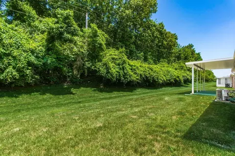 Exterior - 1146 Old Farm Ln, Springfield, OH 45503 photo 9 of 11